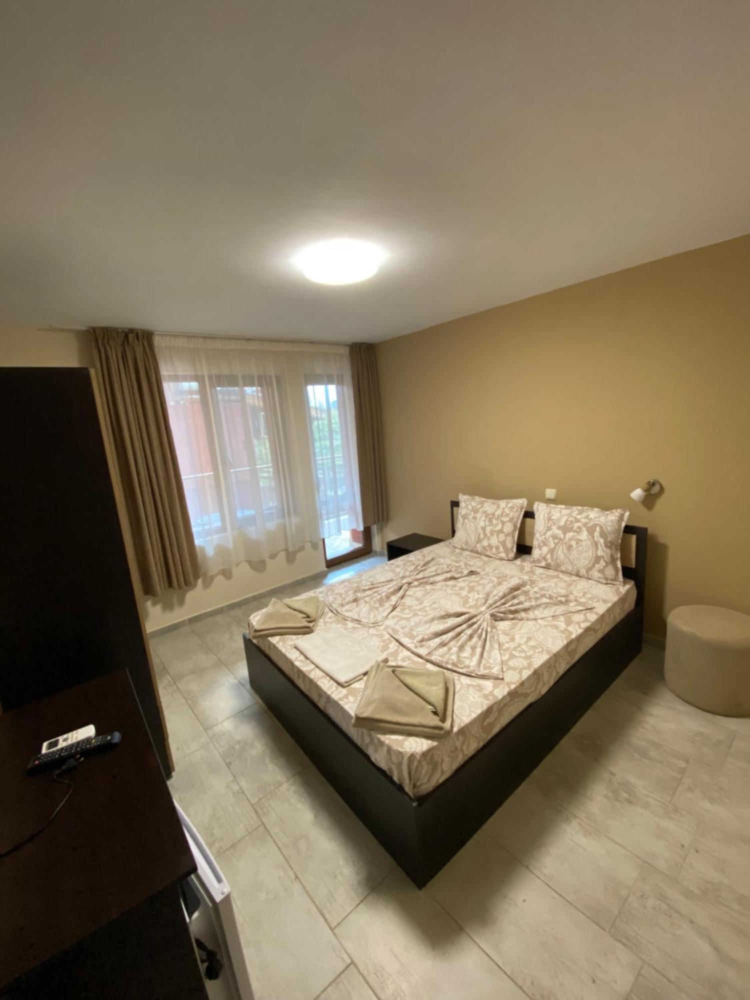 Guest Rooms Wild Duck Ezerets Esterno foto