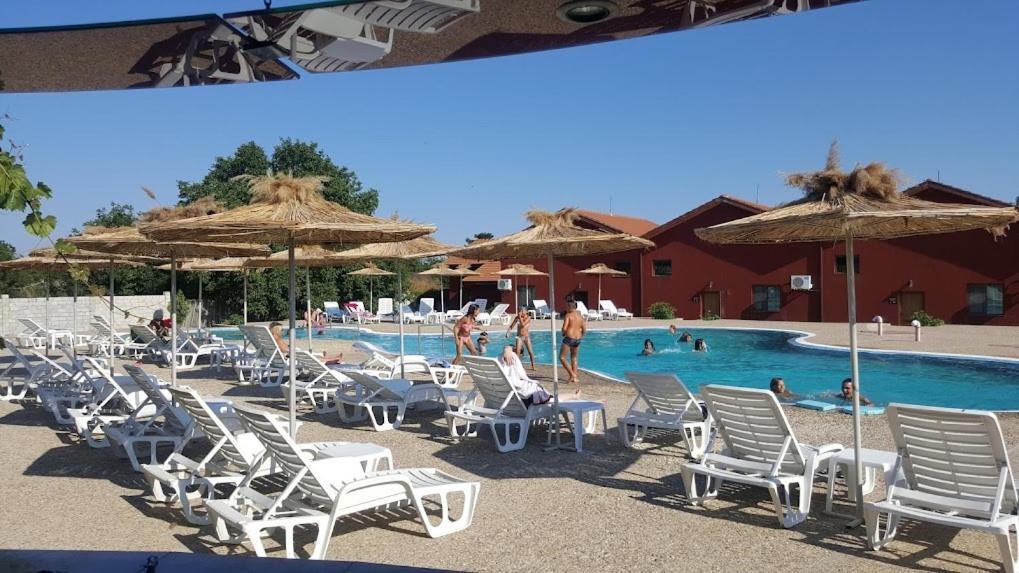 Guest Rooms Wild Duck Ezerets Esterno foto
