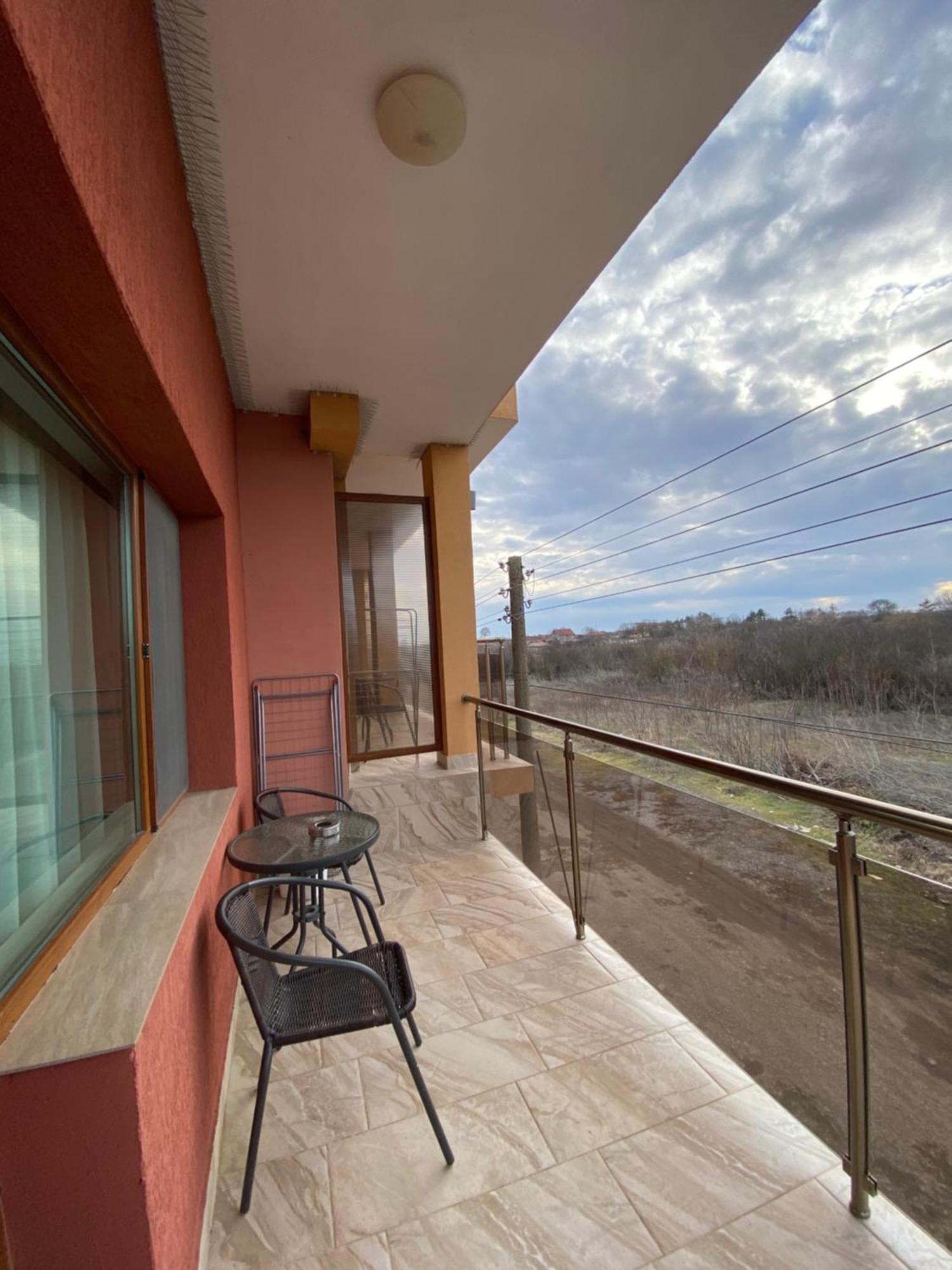 Guest Rooms Wild Duck Ezerets Esterno foto