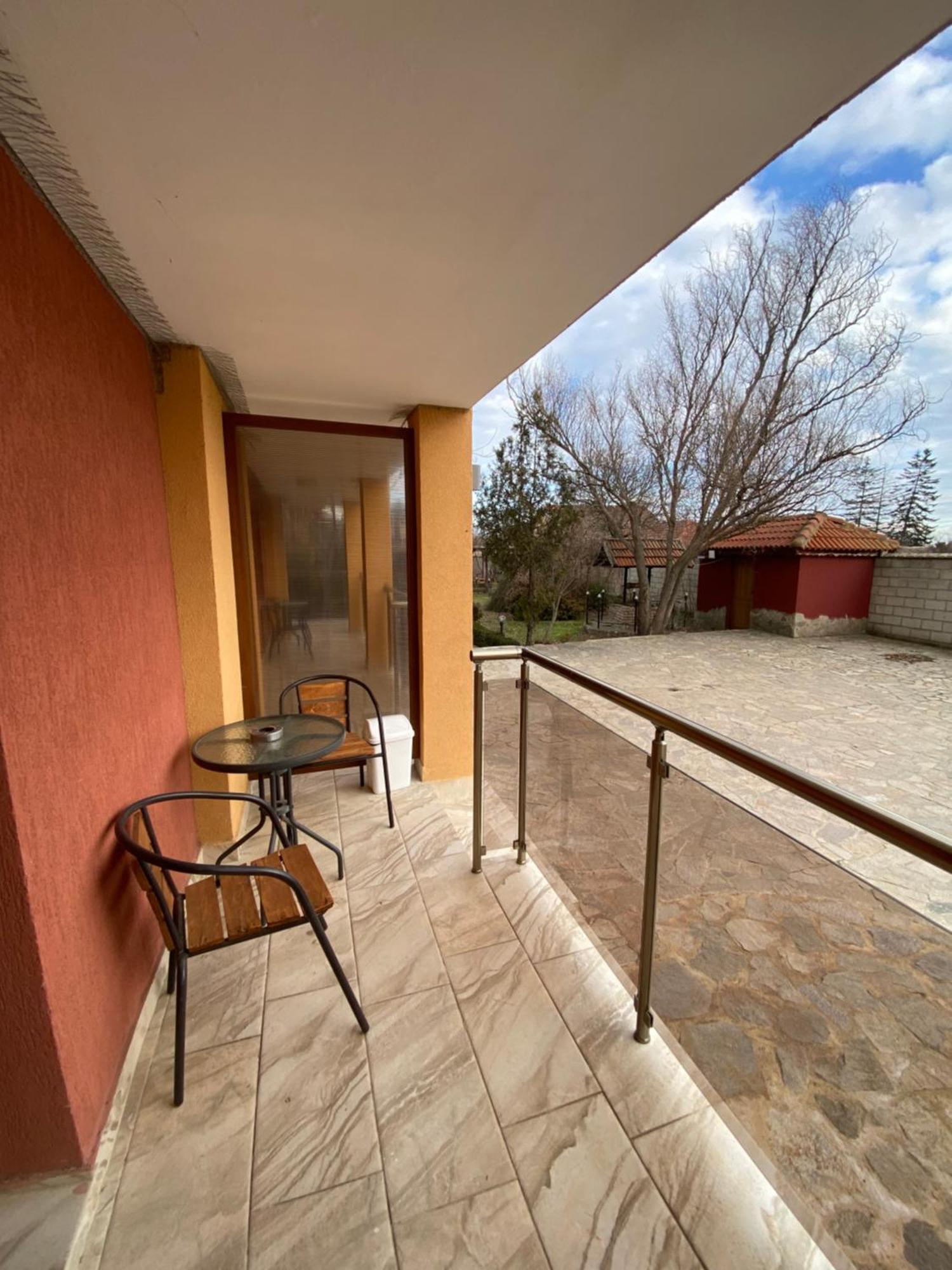 Guest Rooms Wild Duck Ezerets Esterno foto