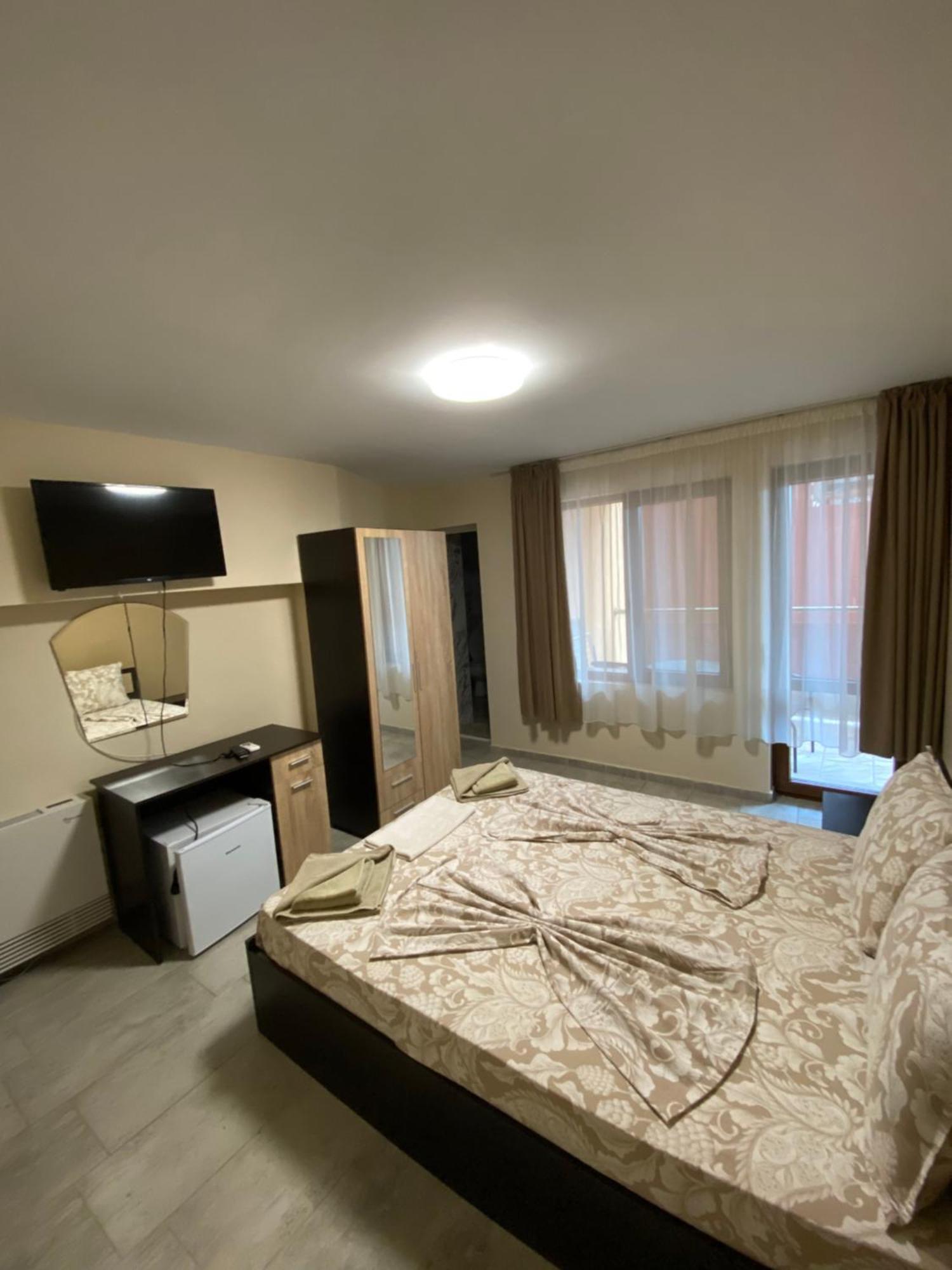 Guest Rooms Wild Duck Ezerets Esterno foto
