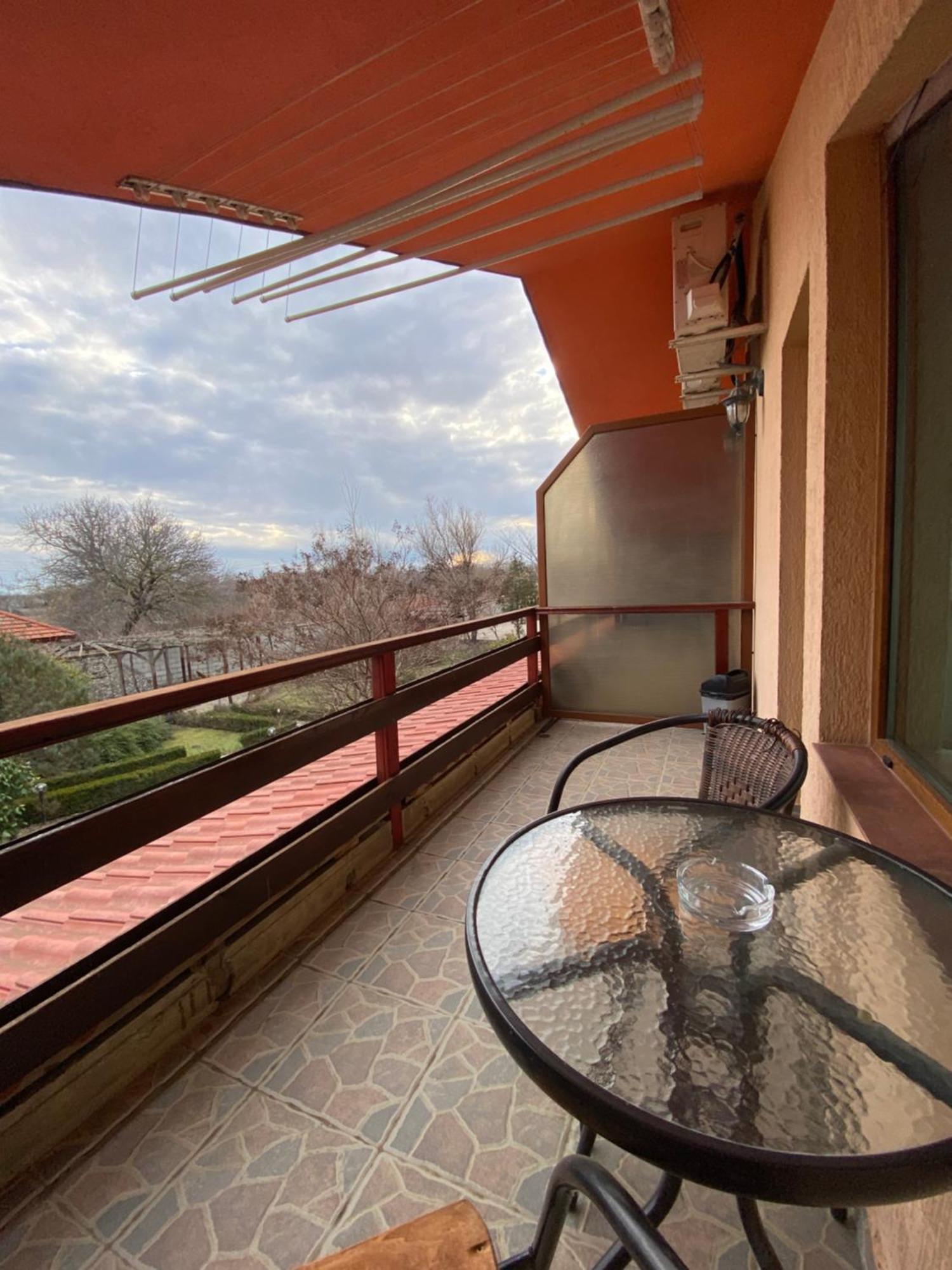 Guest Rooms Wild Duck Ezerets Esterno foto